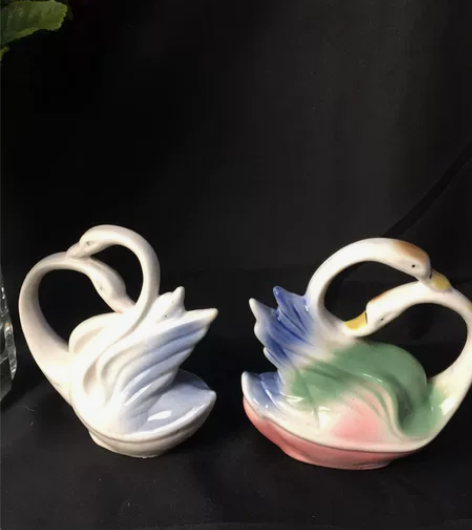 780年代景德镇天鹅一对 色彩丰富，无磕碰...